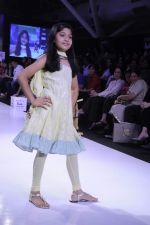 Kids walk the ramp for Payal Singhal Show at Kids Fashion Week day 3 on 19th Jan 2012 (35).JPG